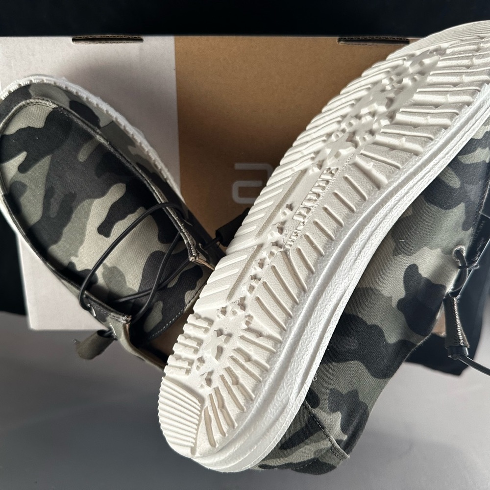 Hey dude, camo green women’s size 9 Wendy’s original